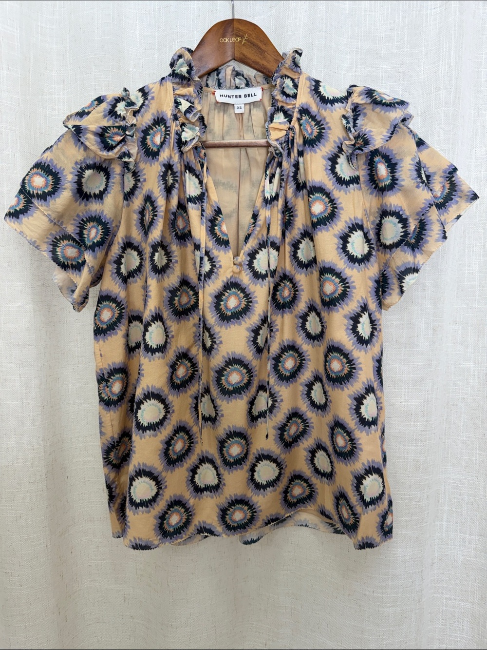 HUNTER BELL Beige and Navy Floral Burst Ruffle-Neck Short Sleeve Top Size Small